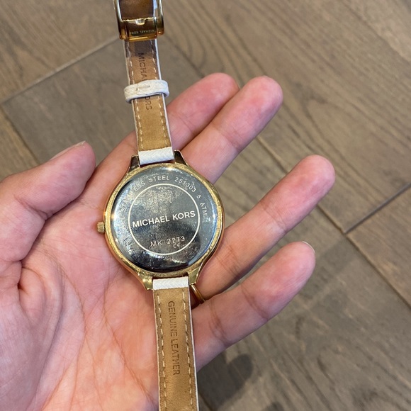 Michael Kors White and Gold Watch - Picture 6 of 6